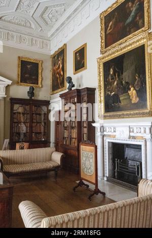 Kedleston Hall un manoir néo-classique, Kedleston, Derbyshire, Angleterre, Royaume-Uni - vue intérieure de la bibliothèque. Banque D'Images