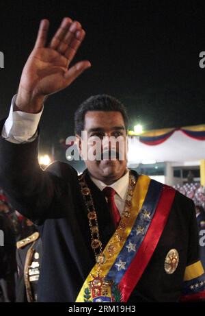 Bildnummer : 59542314 Datum : 19.04.2013 Copyright : imago/Xinhua image fournie par la présidence vénézuélienne montre le président vénézuélien Nicolas Maduro participant à un défilé militaire pour commémorer le 203e anniversaire de l'indépendance, dans la ville de Caracas, capitale du Venezuela, le 19 avril 2013. Nicolas Maduro a prêté serment vendredi en tant que président du Venezuela. (Xinhua/Présidence vénézuélienne) VENEZUELA-CARACAS-GOUVERNEMENT PUBLICATIONxNOTxINxCHN People Politik Vereidigung Venezuela xcb x0x 2013 hoch 59542314 Date 19 04 2013 Copyright Imago XINHUA image fournie par la Presi vénézuélienne Banque D'Images