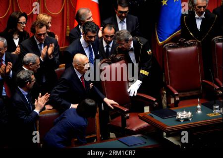 Bildnummer : 59553041 Datum : 22.04.2013 Copyright : imago/Xinhua ROME, avril 2013 - le président italien Giorgio Napolitano (C) arrive au Parlement à Rome, Italie, le 22 avril 2013. Le président italien Giorgio Napolitano est devenu lundi le premier président de l histoire du pays élu pour un second mandat. (Xinhua/Xu Nizhi) ITALIE-ROME-GIORGIO NAPOLITANO-SWEAR-IN PUBLICATIONxNOTxINxCHN personnes Politik x0x xsk 2013 quer 59553041 Date 22 04 2013 Copyright Imago XINHUA Rome avril 2013 Italie S Président Giorgio Napolitano C arrive au Parlement à Rome Italie avril 22 2013 Italie S Président Gio Banque D'Images