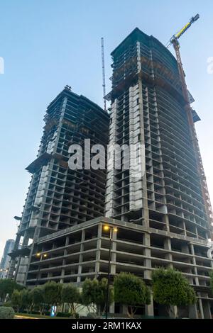 Tours ONYX de Bahreïn en construction. Chantier de construction de nouveaux gratte-ciel dans la baie de Bahreïn Manama Banque D'Images
