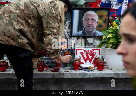 Moscou, Russie. 26 août 2023. Un portrait de Yevgeny Prigozhin est vu au mémorial de fortune près de la place Rouge dans le centre de Moscou, en Russie. Crédit : Nikolay Vinokurov/Alamy Live News Banque D'Images