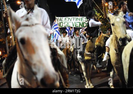Bildnummer : 59628671 Datum : 10.05.2013 Copyright : imago/Xinhua chevaux d'équitation participent à la quatrième Marche nationale pour la défense de la Terre, de l'eau et des ressources naturelles à Montevideo, capitale de l'Uruguay, le 10 mai 2013.(Xinhua/Nicolas Celaya) (fnc) (py) Uruguay-MONTEVIDEO-SOCIETY-Protest PUBLICATIONxNOTxINxCHN Gesellschaft Demo demo Demo demo Demo Demo 2013 Umtschutz xutz xtschutz 59628671 Date 10 05 2013 Copyright Imago XINHUA les chevaux d'équitation participent à la quatrième Marche nationale pour la défense de l'eau de la Terre et des ressources naturelles à Montevideo capitale de l'Uruguay Banque D'Images