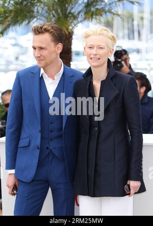 Bildnummer: 59701306  Datum: 25.05.2013  Copyright: imago/Xinhua British actress Tilda Swinton (R) and actor Tom Hiddleston pose during a photocall for the film Only Lovers Left Alive presented in Competition at the 66th edition of the Cannes Film Festival in Cannes, France, on May 25, 2013. (Xinhua/Gao Jing) (ybg) FRANCE-CANNES-FILM FESTIVAL-ONLY LOVERS LEFT ALIVE-PHOTOCALL PUBLICATIONxNOTxINxCHN Kultur Entertainment People Film 66 Internationale Filmfestspiele Cannes Photocall xsp x0x 2013 hoch     59701306 Date 25 05 2013 Copyright Imago XINHUA British actress Tilda Swinton r and Actor Tom Stock Photo