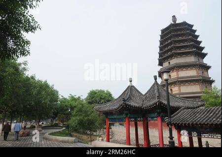 Bildnummer : 59712242 Datum : 27.05.2013 Copyright : imago/Xinhua (130527) -- SHIJIAZHUANG, 27 mai 2013 (Xinhua) -- la photo prise le 27 mai 2013 montre la pagode Lingxiao au temple Tianning à Zhengding de Shijiazhuang, capitale de la province du Hebei du nord de la Chine. Le gouvernement local prévoit de restaurer la scène historique de la ville antique de Zhengding, l'un des principaux centres politiques et économiques du nord de la Chine, de la dynastie Wei du Nord (386-557) à la fin de la dynastie Qing (1936-1912). (Xinhua/Wang min)(wjq) CHINA-HEBEI-ZHENGDING-ANCIENT CITY (CN) PUBLICATIONxNOTxINxCHN Gesellschaft Banque D'Images