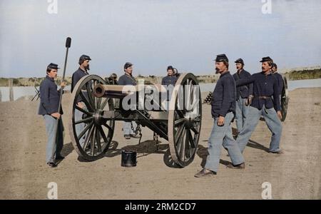 1st Connecticut Heavy Artillery Regiment avec un fusil Parrott de 20 livres, modèle 1861. Fort Richardson, Arlington Heights, Virginie. Prise entre 1861 Banque D'Images