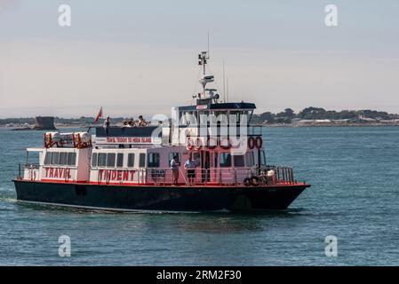 Île Herm, îles Anglo-Normandes, 11 juin 2023. Ferry Trident approchant le port de l'île de Herm pour prendre à bord des passagers retournant à Guernesey Banque D'Images