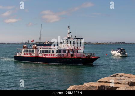 Île Herm, îles Anglo-Normandes, 11 juin 2023. Ferry Trident approchant le port de l'île de Herm pour prendre à bord des passagers retournant à Guernesey Banque D'Images