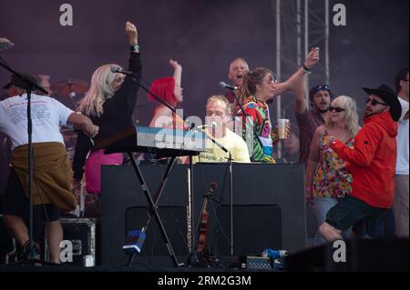 Portsmouth, Royaume-Uni. 26 août 2023. Belle & Sebastian invitent les fans sur scène au Victorious Festival 2023. Cristina Massei/Alamy Live News Banque D'Images