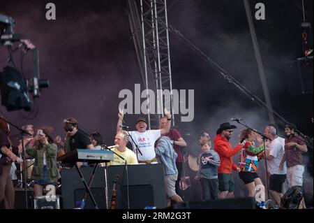 Portsmouth, Royaume-Uni. 26 août 2023. Belle & Sebastian invitent les fans sur scène au Victorious Festival 2023. Cristina Massei/Alamy Live News Banque D'Images