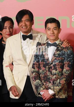 Bildnummer : 59838469 Datum : 15.06.2013 Copyright : imago/Xinhua (130615) -- SHANGHAI, 15 juin 2013 (Xinhua) -- les stars de cinéma Chow Yun-FAT (C) et Aaron Kwok (R) posent sur le tapis rouge pour la cérémonie d'ouverture du 16e Festival international du film de Shanghai, à Shanghai, dans l'est de la Chine, le 15 juin 2013. (Xinhua/Ding Ding) (hdt) CHINA-SHANGHAI-FILM FESTIVAL-OPEN (CN) PUBLICATIONxNOTxINxCHN Entertainment People film Filmfestival xcb x0x 2013 hoch premiumd 59838469 Date 15 06 2013 Copyright Imago XINHUA Shanghai juin 15 2013 XINHUA Movie Stars Chow Yun Fat C et Aaron Kwok r posent SUR le tapis rouge Banque D'Images