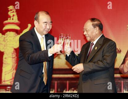 Bildnummer: 59863292  Datum: 19.06.2013  Copyright: imago/Xinhua (130619) -- PHNOM PENH, June 19, 2013 (Xinhua) -- Chinese Ambassador to Cambodia Pan Guangxue (L) and President of Cambodia s National Assembly Heng Samrin toast during celebratory ceremony in Phnom Penh, Cambodia, June 19, 2013. (Xinhua/Phearum)(bxq) CAMBODIA-PHNOM PENH-DIPLOMATIC RELATION-ANNIVERSARY PUBLICATIONxNOTxINxCHN Politik People x1x xdd premiumd 2013 quer     59863292 Date 19 06 2013 Copyright Imago XINHUA  Phnom Penh June 19 2013 XINHUA Chinese Ambassador to Cambodia Pan  l and President of Cambodia S National Assembl Stock Photo