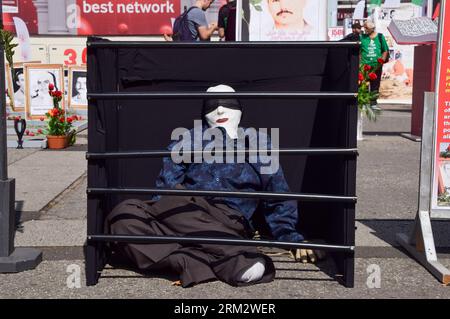 Londres, Royaume-Uni. 26 août 2023. Un mémorial et une exposition à Marble Arch à l'occasion du 35e anniversaire du massacre de prisonniers politiques en Iran en 1988. Selon certaines estimations, 30 000 personnes ont été tuées. Crédit : Vuk Valcic/Alamy Live News Banque D'Images
