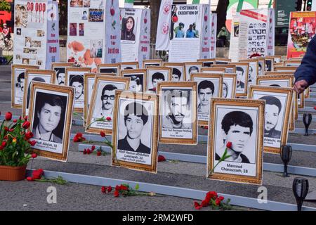 Londres, Royaume-Uni. 26 août 2023. Un mémorial et une exposition à Marble Arch à l'occasion du 35e anniversaire du massacre de prisonniers politiques en Iran en 1988. Selon certaines estimations, 30 000 personnes ont été tuées. Crédit : Vuk Valcic/Alamy Live News Banque D'Images