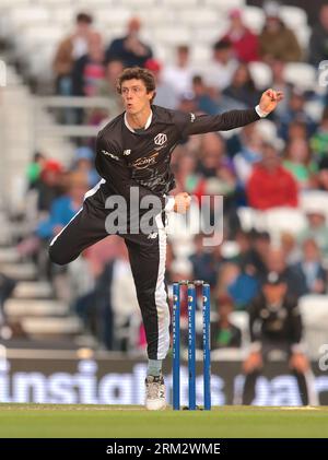 Londres, Royaume-Uni. 26 août 2023. Calvin Harrison des Manchester Originals bowling alors que les Manchester Originals affrontent le Southern Brave dans l'éliminateur de cent hommes au Kia Oval. Crédit : David Rowe/Alamy Live News Banque D'Images