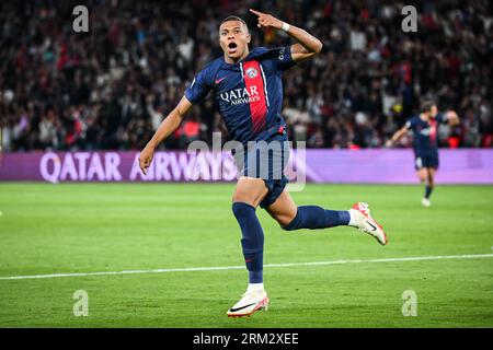 Kylian MBAPPE du PSG célèbre son but lors du match de championnat de France de Ligue 1 entre le Paris Saint-Germain et le RC Lens le 26 août 2023 au Parc des Princes à Paris, France crédit : Agence photo indépendante/Alamy Live News Banque D'Images