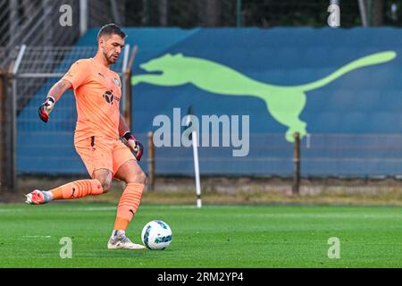 Lommel, Belgique. 26 août 2023. Le gardien de but Jari de Busser (20 ans) de Lommel photographié lors d'un match de football entre SK Lommel et KMSK Deinze lors de la troisième journée de la Challenger Pro League pour le 2023-2024 le 26 août 2023 à Lommel, Belgique. Crédit : Sportpix/Alamy Live News Banque D'Images