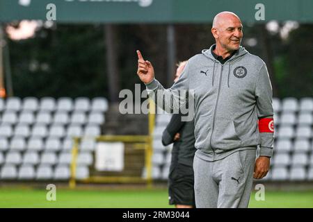 Lommel, Belgique. 26 août 2023. L'entraîneur-chef Stephen Andrew Bould de Lommel photographié lors d'un match de soccer entre SK Lommel et KMSK Deinze lors de la troisième journée de la Challenger Pro League pour le 2023-2024 le 26 août 2023 à Lommel, en Belgique. Crédit : Sportpix/Alamy Live News Banque D'Images