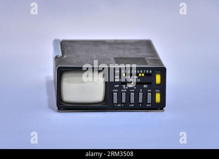 Fernseher, TV, Schwarzweiß, Mini-TV, Minifernseher, Sinclair, MTV1, 1977, 1970er, Taschenfernseher, kompakt, Tragbar, Batteriebetrieb, Kanal, FreQueNz Banque D'Images