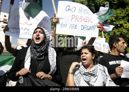 Bildnummer : 60129675 Datum : 15.07.2013 Copyright : imago/Xinhua (130715) -- GAZA, 15 juillet 2013 (Xinhua) -- des Palestiniens prennent part à une manifestation à Gaza contre le projet israélien de relocaliser les Bédouins dans le désert du Néguev le 15 juillet 2013. Des milliers de Palestiniens prennent part à des manifestations contre le plan visant à installer des dizaines de milliers de leurs habitations dans le désert dans des townships permanents, ont rapporté les médias. Il y a environ 260 000 Bédouins en Israël. (Xinhua/Stringer) PLAN DE RELOCALISATION DU MIDEAST-BÉDOUINS-MANIFESTATION PUBLICATIONxNOTxINxCHN Politik Palästina ISR Demo Protest Umsiedlung Zwangsumsiedlung Beduinen xas x0x 201 Banque D'Images