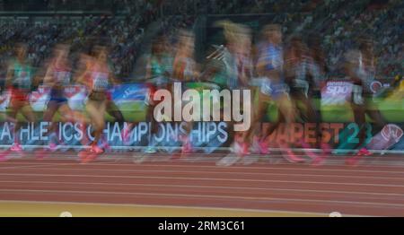 Budapest, Hongrie. 26 août 2023. Athlétisme : Championnat du monde, 5000 m, finale, femmes, au National Athletics Center. Les coureurs en action. Crédit : Marcus Brandt/dpa/Alamy Live News Banque D'Images