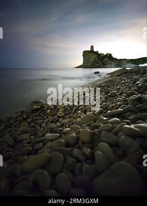 Crique de la flaque d'eau à Villajoyosa, province d'Alicante en Espagne. Banque D'Images