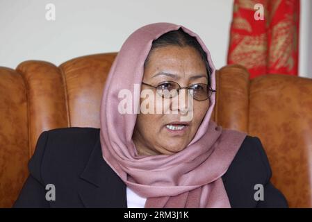 Bildnummer : 60193617 Datum : 25.07.2013 Copyright : imago/Xinhua (130725) -- BAMYAN, 25 juillet 2013 (Xinhua) -- Habiba Sarabi, la première et unique femme gouverneure afghane, prend la parole lors d'une interview dans son bureau dans la province de Bamyan, Afghanistan, dans cette photo de dossier prise le 6 avril 2013. Habiba Sarabi a reçu cette année les Ramon Magsaysay Awards, selon une annonce faite mercredi par la Fondation Ramon Magsaysay Awards de Manille. Elle a été la première femme afghane à recevoir ce prix. (Xinhua/Ahmad Massoud) (zhf) AFGHANISTAN-BAMYAN-RAMON MAGSAYSAY AWARDS-WOMEN-WOMEN-pu Banque D'Images