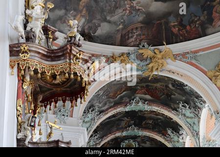 Bildnummer : 60362054 Datum : 15.08.2013 Copyright : imago/Xinhua ST.GALLEN, 15 août 2013 -- photo prise le 15 août 2013 montre la cathédrale dans le couvent de Saint-Gall. Situé dans l'est de la Suisse s St. Gallen ville, le couvent de St. Gall a été l'un des couvents les plus importants d'Europe du 8e siècle à sa sécularisation en 1805. Le couvent de Saint-Gall, avec sa splendide cathédrale baroque et la bibliothèque abbatiale, constitue un ensemble historique unique et a été nommé site du patrimoine mondial de l'UNESCO en 1983. Sa bibliothèque est l'une des plus riches et des plus anciennes du monde et en contient 170 000 Banque D'Images