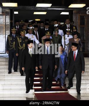 Bildnummer : 60362951 Datum : 16.08.2013 Copyright : imago/Xinhua (130816) -- JAKARTA, 16 août 2013 (Xinhua) -- le président indonésien Susilo Bambang Yudhoyono (2e L, devant) et la première dame Any Yudhoyono (2e R, devant) quittez la salle de réunion plénière après le discours de l'État sur l'anniversaire du jour de l'indépendance et le projet de budget de l'État pour l'exercice 2014 au bâtiment de la Chambre des représentants à Jakarta, Indonésie, le 16 août 2013. le jour de l'indépendance de l'Indonésie est célébré chaque année le 17 août. (Xinhua/Veri Sanovri)(rh) INDONÉSIE-JAKARTA-DISCOURS DU PRÉSIDENT PUBLICATIONxNOTxINxCHN People po Banque D'Images