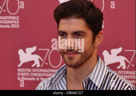 Bildnummer : 60430458 Datum : 02.09.2013 Copyright : imago/Xinhua (130902) -- VENISE, 2 septembre 2013 (Xinhua) -- Pierre-Yves Cardinal, acteur Tom à la ferme pose pour des photos au photocall pendant le 70e Festival du film de Venise, au Lido de Venise, Italie, le 2 septembre 2013. (Xinhua/Yan Ting) ITALIE-VENISE-FILM-FESTIVAL-TOM À LA FERME PUBLICATIONxNOTxINxCHN Kultur Entertainment People film 70 internationale Filmfestspiele Venedig Photocall xcb x0x 2013 quer 60430458 Date 02 09 2013 Copyright Imago XINHUA Venise sept 2 2013 XINHUA Pierre Yves Cardinal acteur Tom À la ferme pose pour des photos À T. Banque D'Images