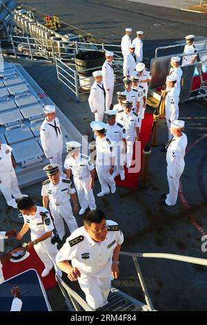 Bildnummer : 60448402 Datum : 07.09.2013 Copyright : imago/Xinhua (130908) -- HAWAÏ, 7 septembre 2013 (Xinhua) -- des marines chinois assistent à une réception à bord de l'USS Lake Erie au Pearl Harbor à Hawaï, États-Unis, le 7 septembre 2013. La flotte navale chinoise est arrivée ici vendredi pour une visite amicale de trois jours. (Xinhua/Zha Chunming) FLOTTE NAVALE américaine-HAWAII-CHINOISE-VISITE PUBLICATIONxNOTxINxCHN Gesellschaft Militär Marine xns x0x 2013 hoch 60448402 Date 07 09 2013 Copyright Imago XINHUA Hawaii sept 7 2013 Marines chinois XINHUA assistent à une réception à bord de l'USS Lake Erie AU Pearl Harb Banque D'Images