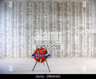 (130912) -- HAWAÏ, 07 septembre 2013 (Xinhua) -- le mur avec les noms des soldats tués sur l'USS Arizona lors de l'attaque de Pearl Harbor le 7 décembre 1941 est vu dans le mémorial de l'Arizona au Pearl Harbor à Hawaï, aux États-Unis, le 8 septembre 2013. Pearl Harbor est situé sur l'île d'Oahu, Hawaï, à l'ouest d'Honolulu. Une grande partie du port et des terres environnantes est une base navale en eau profonde de la marine des États-Unis. C'est également le siège de la flotte du Pacifique des États-Unis. (Xinhua/Zha Chunming) (axy) U.S.-HAWAII-PEARL HARBOR PUBLICATIONxNOTxINxCHN 130912 Hawaii sept 07 2013 XINHUA The Banque D'Images