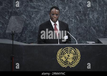 Bildnummer : 60536210 Datum : 27.09.2013 Copyright : imago/Xinhua (130927) -- NEW YORK, 27 septembre 2013 (Xinhua) -- le ministre des Affaires étrangères de la République du Congo, Basile Ikouebe, prend la parole lors du débat général de la 68e session de l'Assemblée générale des Nations Unies, au siège des Nations Unies à New York, le 27 septembre 2013. (Xinhua/Niu Xiaolei) un-ASSEMBLÉE GÉNÉRALE-DÉBAT GÉNÉRAL PUBLICATIONxNOTxINxCHN People Politik Porträt un Vereinte Nationen Generalversammlung xdp x0x 2013 quer premiumd 60536210 Date 27 09 2013 Copyright Imago XINHUA New York sept 27 2013 XINHUA Ministres des Affaires étrangères du Repu Banque D'Images