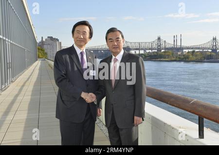 Bildnummer : 60536894 Datum : 27.09.2013 Copyright : imago/Xinhua (130927) -- NEW YORK, 27 septembre 2013 (Xinhua) -- le ministre chinois des Affaires étrangères Wang Yi (à droite) rencontre son homologue sud-coréen Yun Byung-se au siège de l'ONU à New York, le 27 septembre 2013. (Xinhua/Zhang Jun) un-CHINE-CORÉE DU SUD-FMS-MEETING PUBLICATIONxNOTxINxCHN People xas x0x 2013 quer premiumd 60536894 Date 27 09 2013 Copyright Imago XINHUA New York sept 27 2013 XINHUA les ministres chinois des Affaires étrangères Wang Yi r rencontrent sa partie sud-coréenne Yun Byung se AU siège de l'ONU à New York sept 27 2013 XINHUA Zhang jun un CH Banque D'Images