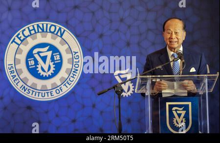 Bildnummer : 60545061 Datum : 29.09.2013 Copyright : imago/Xinhua Li Ka-Shing, fondateur de la Fondation Li Ka-Shing, prononce une allocution lors de la cérémonie de signature d'un protocole d'entente entre l'Université chinoise de Shantou et l'Institut de technologie Technion d'Israël à tel Aviv, Israël, le 29 septembre 2013. L'Institut de technologie Technion basé à Haïfa et l'Université chinoise de Shantou vont établir un nouvel institut de technologie en Chine après avoir reçu un don important d'une fondation chinoise, selon les médias israéliens. La Fondation Li Ka-Shing a donné à la joint-venture académique 130 millions de dollars américains pour se Banque D'Images