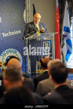 Bildnummer : 60545060 Datum : 29.09.2013 Copyright : imago/Xinhua le président de l'Institut de technologie Technion Peretz lavie prononce un discours lors de la cérémonie de signature d'un protocole d'entente avec l'Université chinoise de Shantou à tel Aviv, Israël, le 29 septembre 2013. L'Institut de technologie Technion basé à Haïfa et l'Université chinoise de Shantou vont établir un nouvel institut de technologie en Chine après avoir reçu un don important d'une fondation chinoise, selon les médias israéliens. La Fondation Li Ka-Shing a donné à la joint-venture académique 130 millions de dollars américains pour mettre en place un INS technologique Banque D'Images