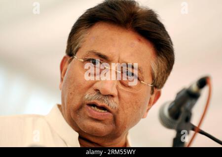 131009 -- ISLAMABAD, -- une photo prise le 15 avril 2013 montre l ancien président pakistanais Pervez Musharraf s exprimant lors d une conférence de presse à Islamabad. Mercredi, le tribunal suprême du Pakistan a accordé une libération sous caution à l'ancien président Pervez Musharraf dans le cadre du meurtre d'un ancien haut gradé tribal, ont déclaré ses avocats de la défense. Xinhua/Ahmad Kamal PAKISTAN-ISLAMABAD-MUSHARRAF-BAIL PUBLICATIONxNOTxINxCHN