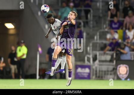 Orlando, Floride, États-Unis. 26 août 2023. St. Le défenseur de Louis City JOSHUA YARO (15) obtient une tête contre l'attaquant d'Orlando City DUNCAN MCGUIRE (13) lors de la première mi-temps de la MLS Orlando City vs St. Match de football de Louis City au stade Exploria à Orlando, FL le 26 août 2023. (Image de crédit : © Cory Knowlton/ZUMA Press Wire) USAGE ÉDITORIAL SEULEMENT! Non destiné à UN USAGE commercial ! Crédit : ZUMA Press, Inc./Alamy Live News Banque D'Images