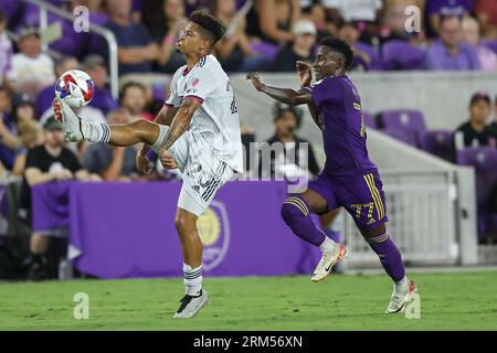 Orlando, Floride, États-Unis. 26 août 2023. St. Le défenseur de Louis City AKIL WATTS (20) attaque le ballon lors de la seconde moitié de la MLS Orlando City vs St. Match de football de Louis City au stade Exploria à Orlando, FL le 26 août 2023. (Image de crédit : © Cory Knowlton/ZUMA Press Wire) USAGE ÉDITORIAL SEULEMENT! Non destiné à UN USAGE commercial ! Crédit : ZUMA Press, Inc./Alamy Live News Banque D'Images