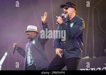 Paris, France. 26 août 2023. Sen Dog et B-Real du groupe Cypress Hill se produisent sur scène pendant le concert. Le troisième jour de la 20e édition du festival de musique français Rock en Seine a été présenté par le duo britannique The Chemical Brothers, au domaine National de Saint-Cloud. Crédit : SOPA Images Limited/Alamy Live News Banque D'Images