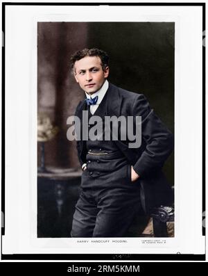 Harry Houdini « menottes ». Vers 1913. Portrait de trois quarts de longueur, face à l'avant. Banque D'Images