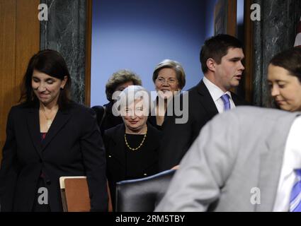 131114 -- WASHINGTON D.C., Xinhua -- la vice-présidente de la Réserve fédérale des États-Unis Janet Yellen 3rd L entre dans la salle pour témoigner lors de son audience de nomination pour présider la Réserve fédérale devant le Comité sénatorial des banques sur Capitol Hill à Washington D.C., capitale des États-Unis, le 14 novembre 2013. La Réserve fédérale a plus de travail à faire pour soutenir l'économie qui fonctionne bien loin de son potentiel, Janet Yellen, candidat du président Barack Obama à la tête de la banque centrale américaine, a déclaré jeudi. Xinhua/Zhang Jun US-WASHINGTON-ECONOMY-FEDERAL RESERVE-YELLEN PUBLICATIONxNOTxINxCHN Banque D'Images