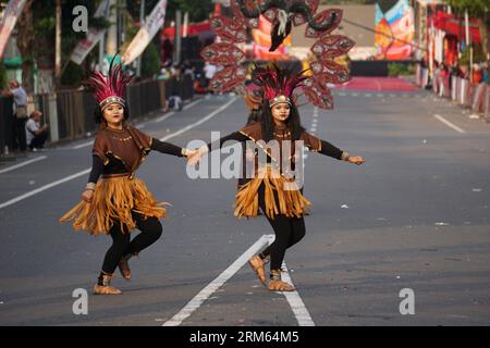 Danse Aluyen du sud-ouest de la papouasie au BEN Carnival. Cette danse est généralement exécutée dans le cadre d'une cérémonie traditionnelle Banque D'Images