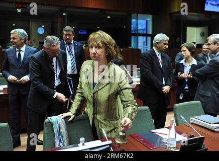 Bildnummer : 60834251 Datum : 16.12.2013 Copyright : imago/Xinhua (131216) -- BRUXELLES, 16 déc. 2013 (xinhua) -- Catherine Ashton, haute représentante de l'UE pour les affaires étrangères et la politique de sécurité, tire la sonnette d'alarme avant une réunion des ministres des affaires étrangères au siège de l'UE à Bruxelles, capitale de la Belgique, le 16 déc. 2013. (Xinhua/Ye Pingfan) BELGIUM-BRUSSELS-eu-FM-MEETING PUBLICATIONxNOTxINxCHN People Politik Brüssel Aussenminster Aussenministertreffen xcb x0x 2013 quer premiumd Banque D'Images