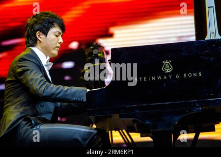 Le pianiste chinois Li Yundi joue au concert du nouvel an à Nanjing, capitale de la province du Jiangsu de l est de la Chine, le 18 janvier 2014. (Xinhua/Liu Song) (wf) CHINA-NANJING-MUSIC-LI YUNDI (CN) PUBLICATIONxNOTxINxCHN le pianiste chinois quitte Yundi JOUE AU concert du nouvel an S à Nanjing capitale de la Chine orientale S Jiangsu province Jan 18 2014 XINHUA Liu Song WF Chine Nanjing Music quitte Yundi CN PUBLICATIONxNOTxINxCHN Banque D'Images