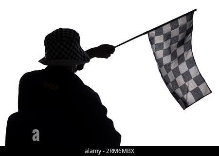 ZANDVOORT - Un chef de train accueille les fans arrivant à la gare de Zandvoort pour le jour de la course du Grand Prix de F1 des pays-Bas. ANP RAMON VAN FLYMEN crédit : ANP/Alamy Live News Banque D'Images