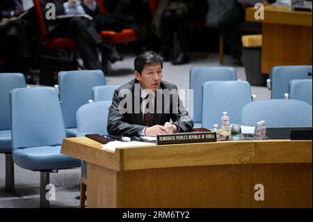 (140129) -- New York, 29 janv. 2014 (Xinhua) -- ri Dong il, représentant permanent adjoint de la République populaire démocratique de Corée (RPDC) auprès des Nations Unies, prend la parole lors d'un débat public du Conseil de sécurité sur la guerre, ses leçons et la recherche d'une paix permanente , au siège de l'ONU à New York, le 29 janvier 2014. La Chine, la Corée du Sud et la RPDC ont vivement critiqué la récente visite du Premier ministre japonais Shinzo Abe au tristement célèbre sanctuaire Yasukuni lors du débat public du Conseil de sécurité de l'ONU mercredi. (Xinhua/Niu Xiaolei) (lyx) un-NEW YORK-OPEN DEBATE-VISITE DU SANCTUAIRE ABE S PUBLICATIONxNOTxINxCHN New Yor Banque D'Images