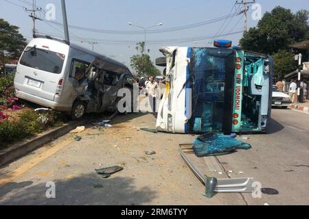 CHIANG MAI, 29 janvier 2014 (Xinhua) -- la photo prise le 29 janvier 2014 montre le site de l'accident dans la province de Chiang Mai, au nord de la Thaïlande. Un total de 25 touristes chinois ont été blessés mercredi dans un accident de bus dans la province de Chiang Mai, au nord de la Thaïlande, selon le Consulat général de Chine à Chiang Mai. (Xinhua/Rachen Sageamsak) THAÏLANDE-CHIANG MAI-ACCIDENT PUBLICATIONxNOTxINxCHN Chiang Mai 29 2014 janvier XINHUA photo prise LE 29 2014 janvier montre le site de l'accident dans le nord de la Thaïlande pays S Chiang Mai province un total de 25 touristes chinois ont été blessés dans un accident de bus dans le nord Banque D'Images