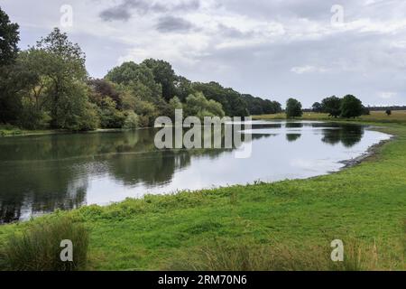 Le lac à Stapleford Park Hotel and spa, Stapleford, Melton Mowbray, Leicestershire Banque D'Images