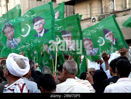 Des partisans pakistanais de l'ancien président pakistanais Pervez Musharraf prennent part à un rassemblement dans la ville portuaire de Karachi, dans le sud du Pakistan, le 7 février 2014. L'ancien président pakistanais Pervez Musharraf comparaîtra devant un tribunal spécial, entendant une affaire de haute trahison contre lui, plus tard ce mois-ci, a déclaré vendredi son avocat à la cour. (Xinhua/Arshad) PAKISTAN-KARACHI-TRIAL-MUSHARRAF-PROTEST PUBLICATIONxNOTxINxCHN les partisans pakistanais de l'ancien président pakistanais Pervez Musharraf prennent part à un rassemblement dans la ville portuaire de Karachi, dans le sud du Pakistan, LE 7 2014 février l'ancien président pakistanais Pervez Musharraf Banque D'Images