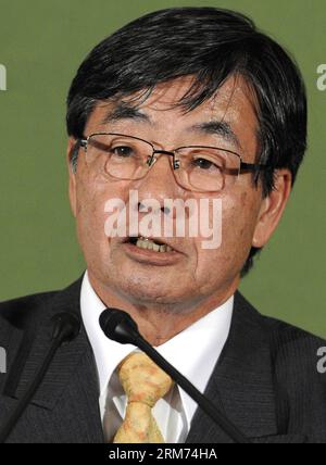 (140213) -- TOKYO, 13 février 2014 (Xinhua) -- le maire de Nago, Susumu Inamine, prend la parole lors d'une conférence de presse au Japan National Press Club à Tokyo, capitale du Japon, le 13 février 2014. Inamine a remporté l'élection du maire de la ville de Nago dans la préfecture d'Okinawa en janvier avec l'engagement de s'opposer à la relocalisation d'une base militaire américaine à Henoko dans la ville de Nago. (Xinhua/Stringer) JAPON-TOKYO-OKINAWA-États-Unis BASE PUBLICATIONxNOTxINxCHN Tokyo février 13 2014 le maire de XINHUA Nago Susumu Inamine prend la parole lors d'une conférence de presse AU Japan National Press Club à Tokyo capitale du Japon LE 13 2014 février, Inamine a remporté un ELE maire Banque D'Images